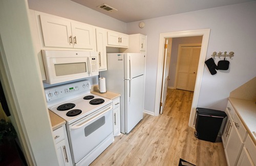 Buchanan Dam House | Stunning Lake View Villas at Buchanan Dam - Pet Friendly Retreat