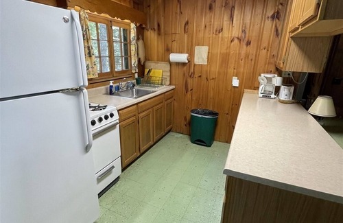 Standish Cabin | Cozy Cabin Retreat Near Sebago Lake - Pet Friendly Getaway