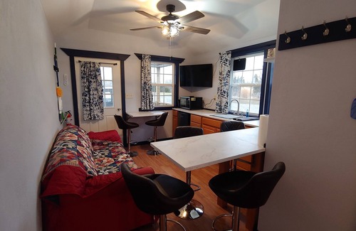 Buchanan County Cabin | Pet-Friendly Farm Cabin with Ocean View & Spa Amenities