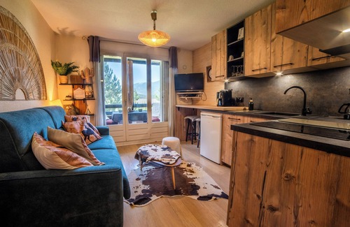 Barcelonnette Apartment | Cozy Retreat with Scenic Views - Lesclesdenicole