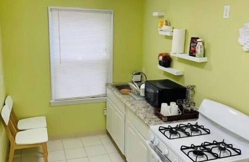 Overland House | Cozy Ocean View Retreat with Pet-Friendly Amenities
