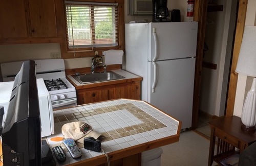 Stoughton Cottage | Cozy Cottage with Breathtaking Lake Views & Pool Access
