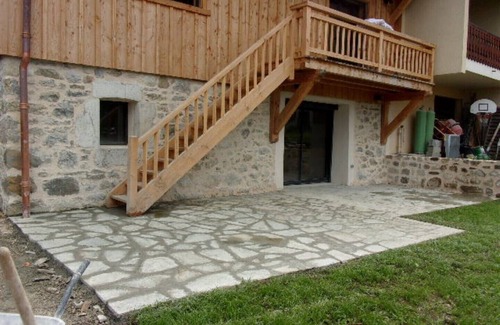 Mont-Saxonnex Ski Chalet | Cozy Cottage Getaway with Kitchen and Child-Friendly Space