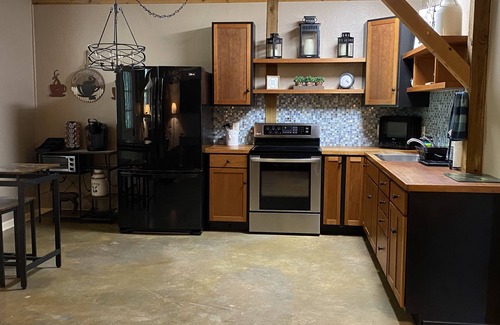 Midway Cottage | Cozy Cottage Retreat in the Ozarks Near Bull Shoals