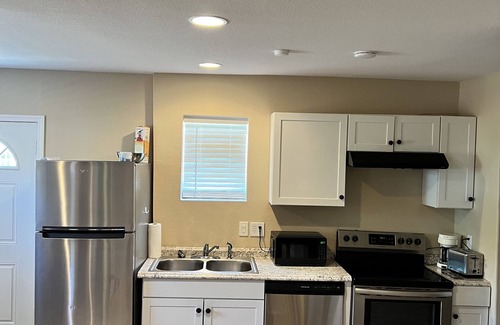Rowlett House | Charming Cozy House with Breakfast & Pet-Friendly Stay