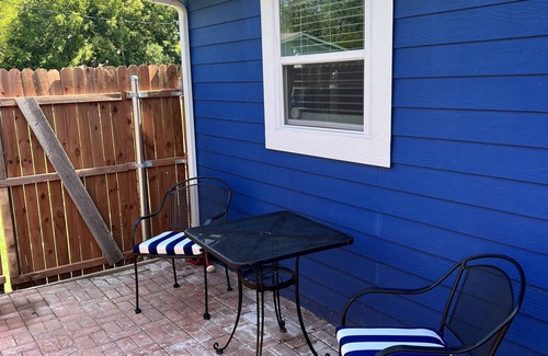 Rowlett House | Charming Cozy House with Breakfast & Pet-Friendly Stay
