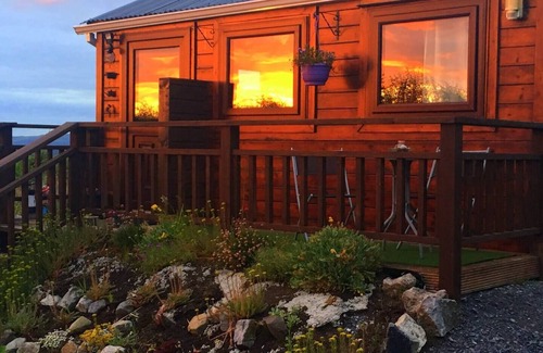 Castlebaldwin Cabin | Cozy Twin Room Cabin with En-Suite and Family Amenities