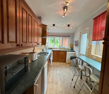 Filton House | Cozy Double Room Steps from Southmead - Rated 8.5/10