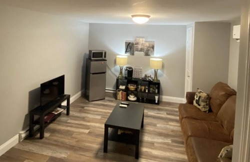 Dartmouth Apartment | Small Escape