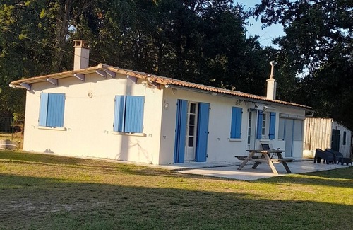 Vendays-Montalivet House | Idyllic Farmhouse Retreat Amidst Ocean and Forest