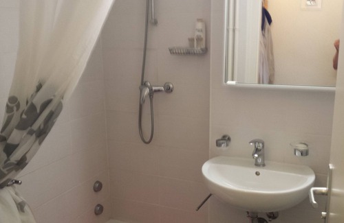 Plainpalais Apartment | Cozy Studio Near Geneva Center with Lake Views & Breakfast