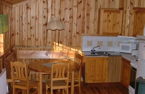 Horn House | Cozy Holiday Village by the Lake, Minutes from Adventure