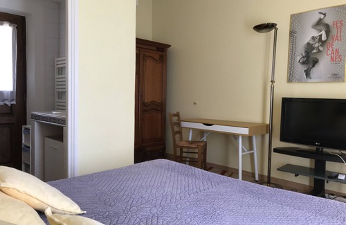 Arles Other | Idyllic Retreat: Small House on 43 Acres with Pool & Spa