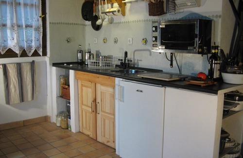 South Pelion House | Cozy Retreat with Ocean View and Pool - Guest Rated 10/10