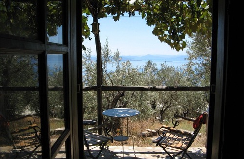 South Pelion House | Cozy Retreat with Ocean View and Pool - Guest Rated 10/10