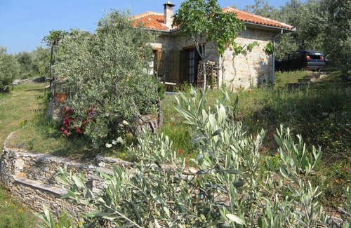 South Pelion House | Cozy Retreat with Ocean View and Pool - Guest Rated 10/10