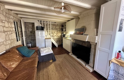 Savigny-en-Veron House | Small house with private garden