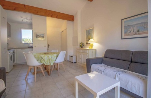 Frejus House | Cozy Garden Residence with Pool for Family Getaways