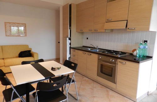 Torre di Bari House | Cozy Retreat with Garden, Steps from the Beach & Pool