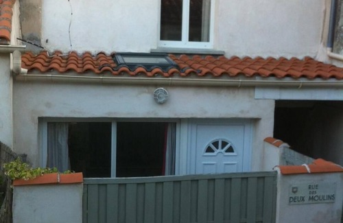 La Rochelle City Centre House | Charming City Center Retreat with Terrace and Top Amenities