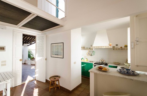 Donnalucata House | Modern Beach House with Ocean View & Prime Amenities