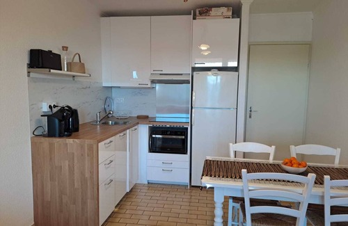 Palavas-les-Flots Apartment | Cozy Retreat with Scenic Pond Views and Oceanfront Access