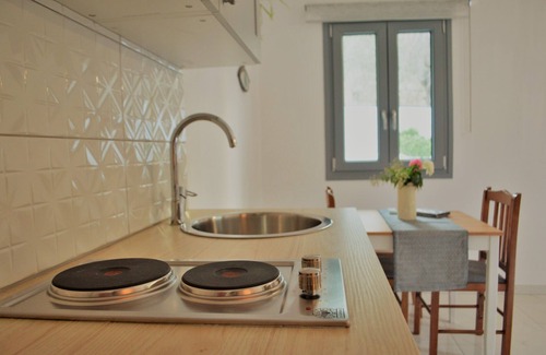 Andros Town Bed & Breakfast | Idyllic Suite in Nature with Family-Friendly Amenities