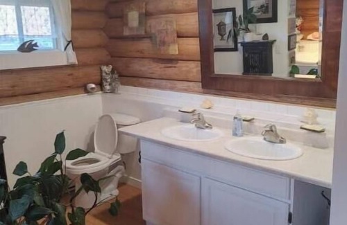 Okanagan-Similkameen Bed & Breakfast | Small piece of paradise. Log house on 7 acre farm.