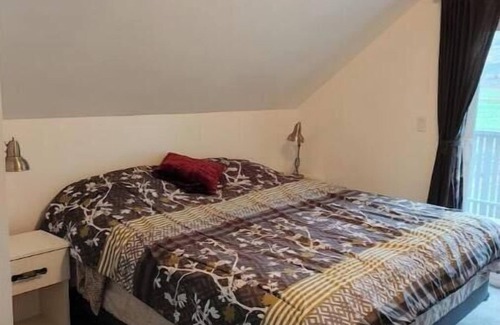 Okanagan-Similkameen Bed & Breakfast | Small piece of paradise. Log house on 7 acre farm.