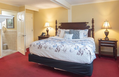 Blowing Rock Hotel | Cozy Suite with Electric Fireplace - Pet Friendly Retreat