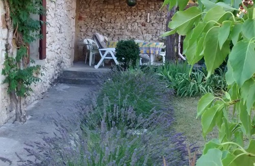 Monieux House | Nature-Encased Provencal Mas with Pool & Lake Views