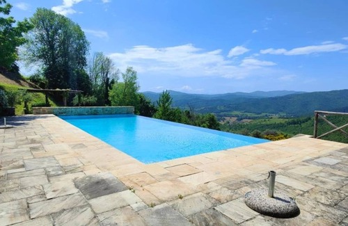 Bivio Lugnano Villa | Dreamy Villa with Infinity Pool for Family Fun