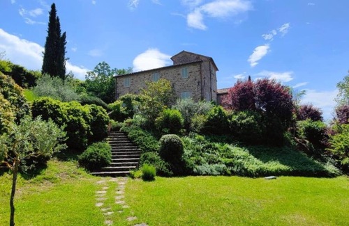 Bivio Lugnano Villa | Dreamy Villa with Infinity Pool for Family Fun