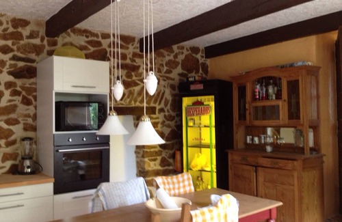 Gras House | Charming Stone Retreat with Pool and Free WiFi, Rated 9.4