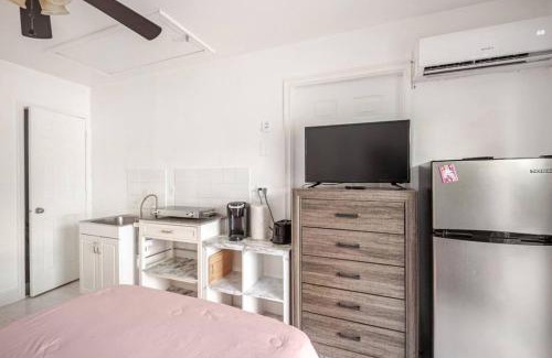 Florida Ridge House | Cozy Studio Apartment for an Unforgettable Stay
