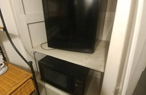 Mount Clemens Apartment | Cozy Studio Near St Clair with Private Entrance & Ocean View