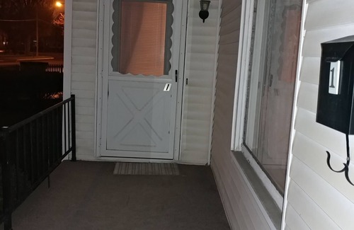 Mount Clemens Apartment | Cozy Studio Near St Clair with Private Entrance & Ocean View