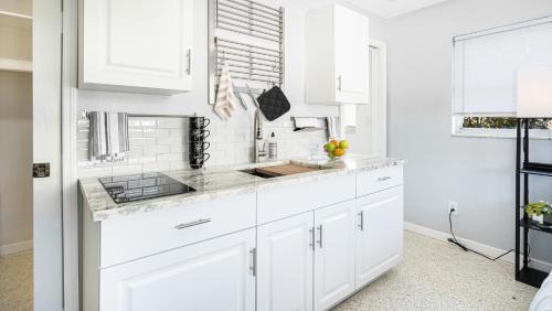 Caloosahatchee Apartment | Cozy Studio in Cape Coral Near Vibrant Dining Options
