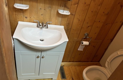 Walworth Apartment | Pet-Friendly Retreat: Cozy Studio for Your Getaway