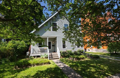 Oberlin House | Cozy Suite Steps from Oberlin - Family Friendly Retreat