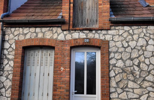 Salbris House | Cozy Salbris House: Pet-Friendly with Breakfast Included