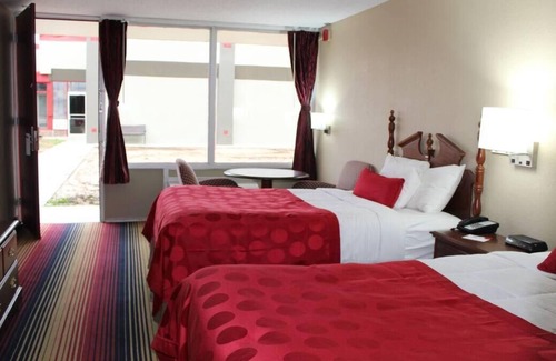 Perry House | Discover Cozy Units in Charming Small Town with Pool