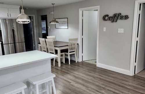 Leonard House | Discover Cozy Retreat Near Downtown Leonard Event Center