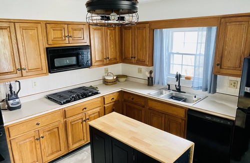 Rockville House | Cozy Retreat: Your Perfect Home Away from Home
