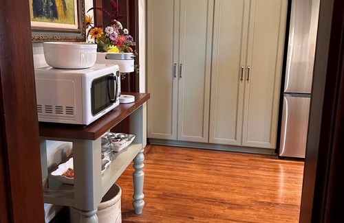 Tonica House | Quaint Getaway Near Starved Rock with Family-Friendly Perks