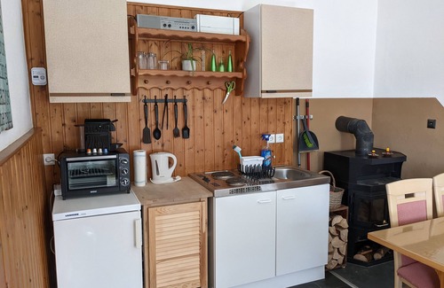 Saalburg-Ebersdorf Apartment | Pet-Friendly Retreat with Kitchen by the Thuringian Sea