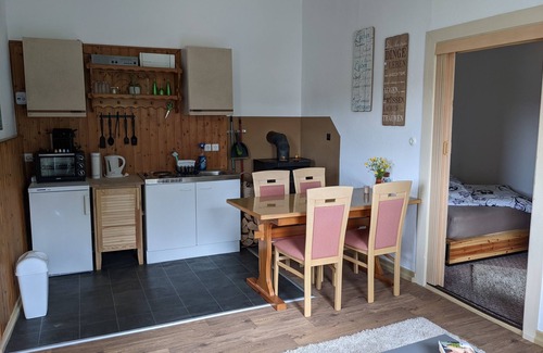 Saalburg-Ebersdorf Apartment | Pet-Friendly Retreat with Kitchen by the Thuringian Sea