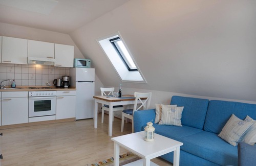 Maasholm-Bad Apartment | Cozy Beachfront Apartment in Maasholm Bad with Pool