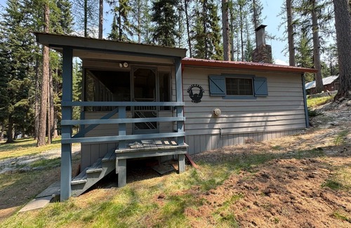 Marion Cabin | Small waterfront cabin with private dock on beautiful McGregor Lake