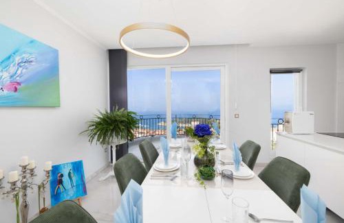 Moca Apartment | SMARAGD Penthouse: Breathtaking Sea Views & Outdoor Pool